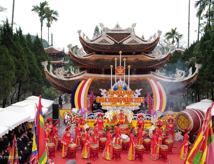 Lễ hội chùa Hương – TOP 20 lễ hội đặc sắc tại Việt Nam (P.2) – [VIETKINGS-TOPPLUS – Hành trình TOP Việt Nam]